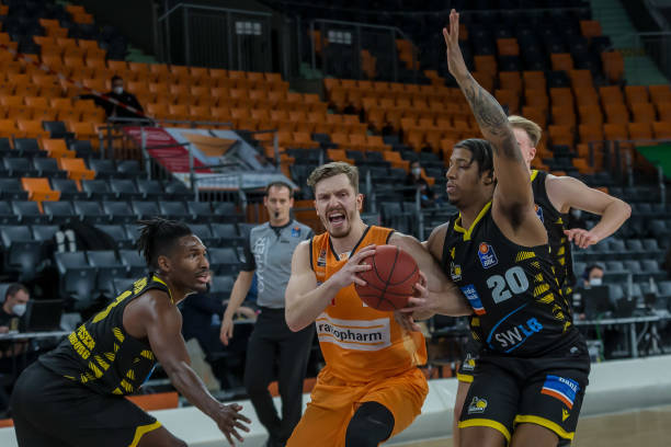 年轻中场将 年轻中场将